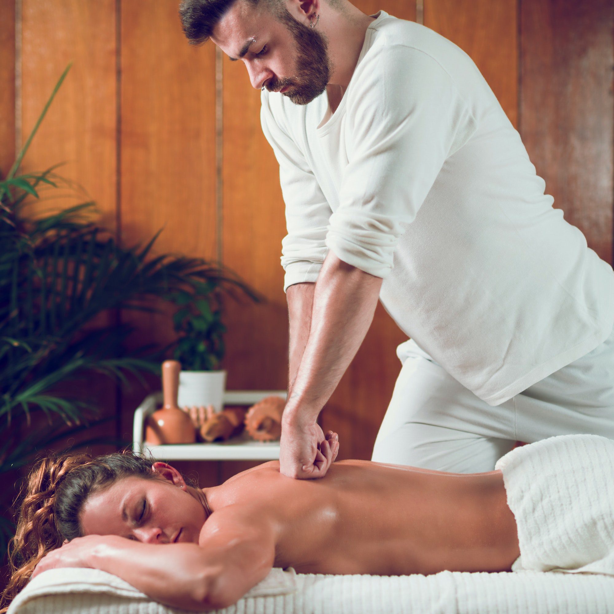relaxing-back-massage Best Russian Spa In Aerocity | Spa In Aerocity & Book Now High Profile 09211465759